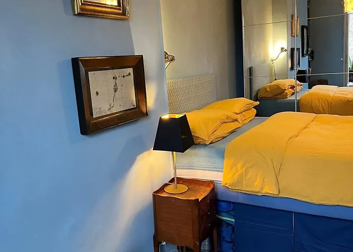 Cozy Montmartre With Views Over Rooftops アパート