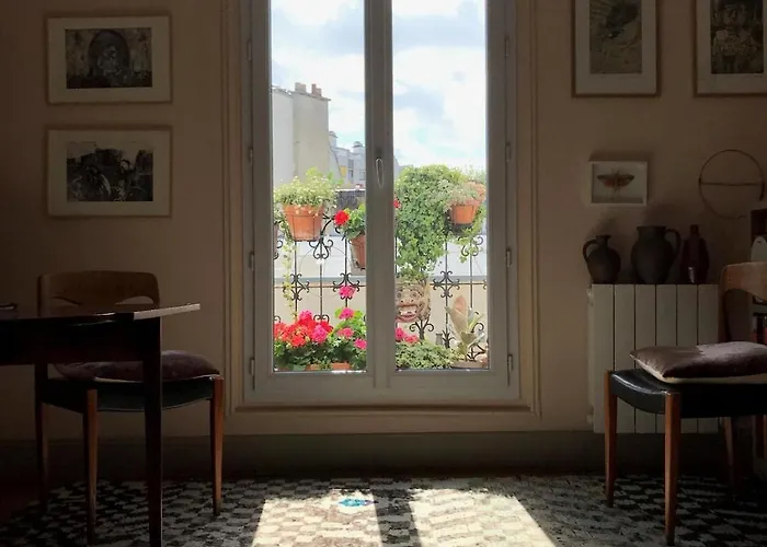 Cozy Montmartre With Views Over Rooftops * パリ